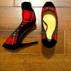 Gianni Bini Christmas plaid pumps